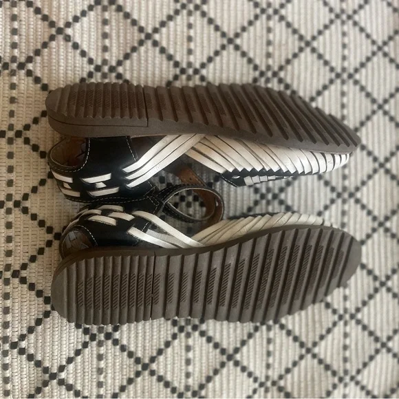 Like new huaraches sandals - Picture 4 of 4